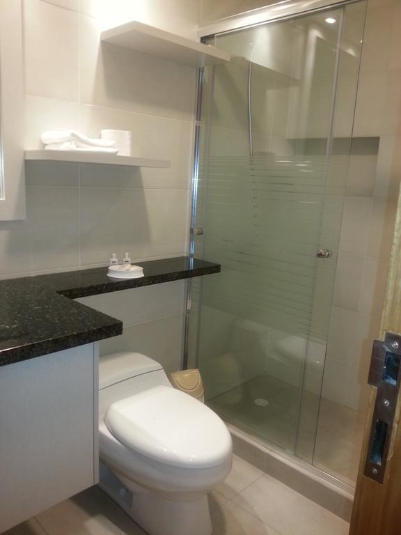 Suites Metropoli Edificio Torino Кито Экстерьер фото